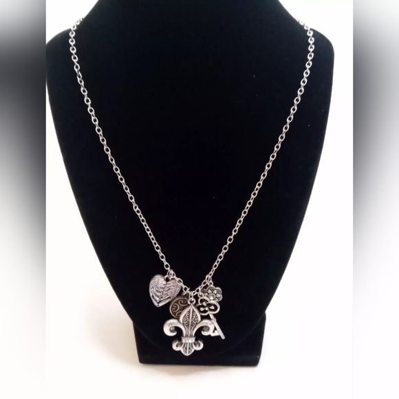 American Eagle Outfitters Fleur de lis Silver Tone Necklace - Picture 1 of 9